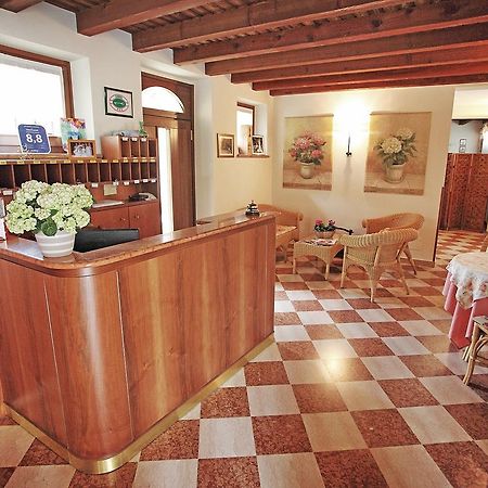 Hotel Faccioli Валеджо-суль-Мінчо Екстер'єр фото