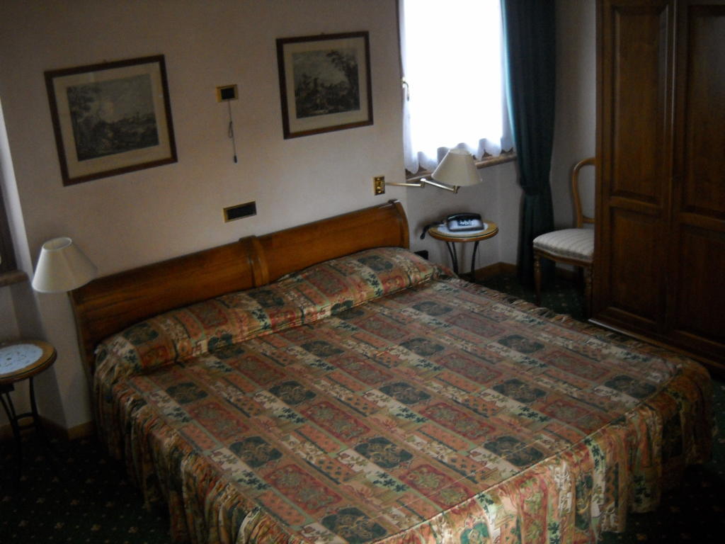 Hotel Faccioli Валеджо-суль-Мінчо Номер фото