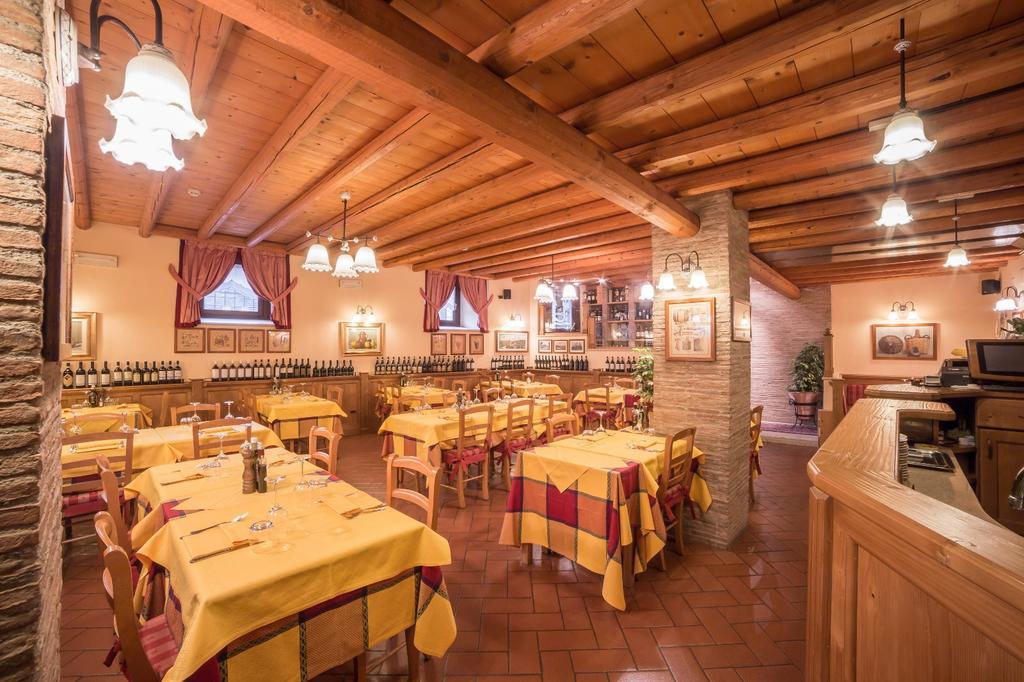 Hotel Faccioli Валеджо-суль-Мінчо Екстер'єр фото